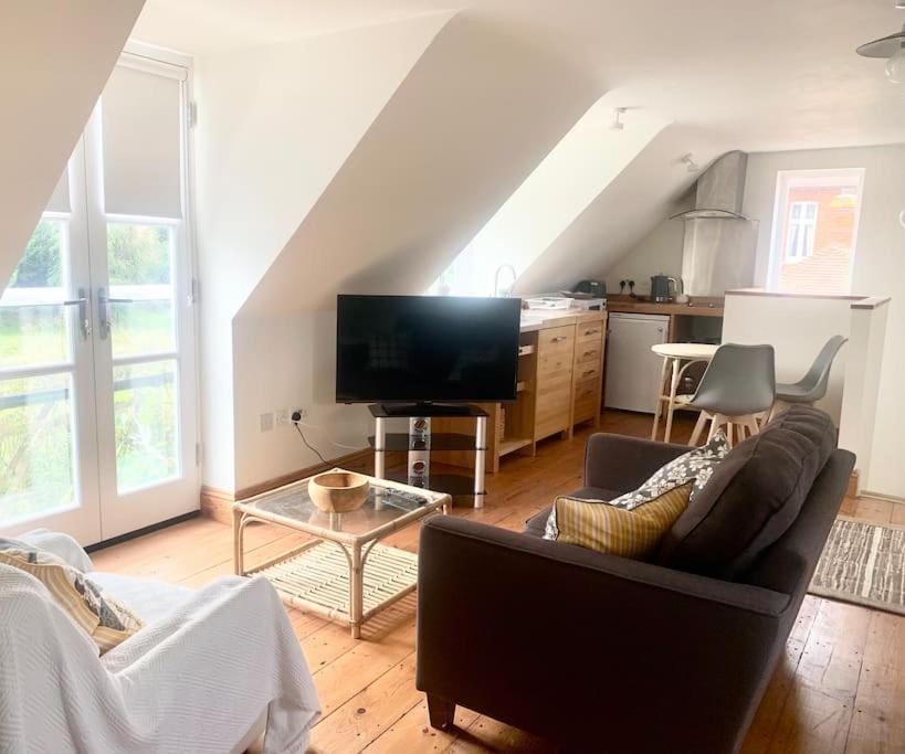 Delightful Ely House Bright And Warm With Cathedral View Lejlighed Eksteriør billede