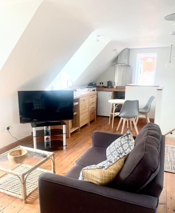 Delightful Ely House Bright And Warm With Cathedral View Lejlighed Eksteriør billede